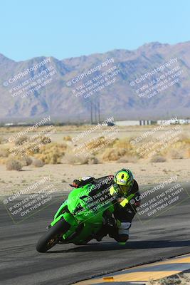 media/Jan-10-2025-CVMA Friday Practice (Fri) [[489e0da257]]/Group 4 and Trackday/Session 2 (Turn 4 Inside)/